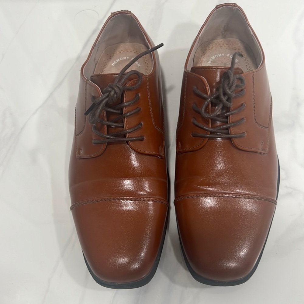 Excellent condition. Worn once. Size US 4.5.